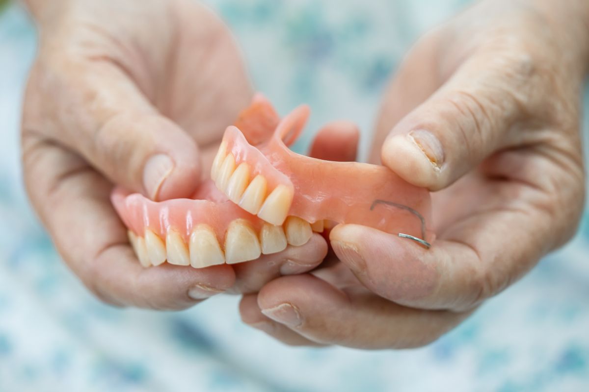 dentures-causes-bad-breath